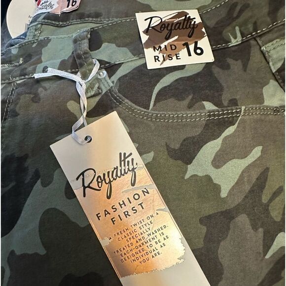 Camo Mid Rise Jeans‎ - Picture 7 of 14
